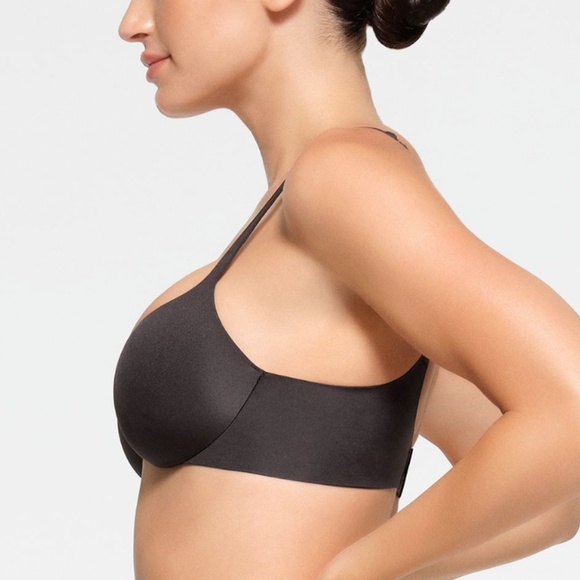 Skims Ultimate Collection Teardrop Push-Up Plunge Bra in Onyx - Picture 2 of 4